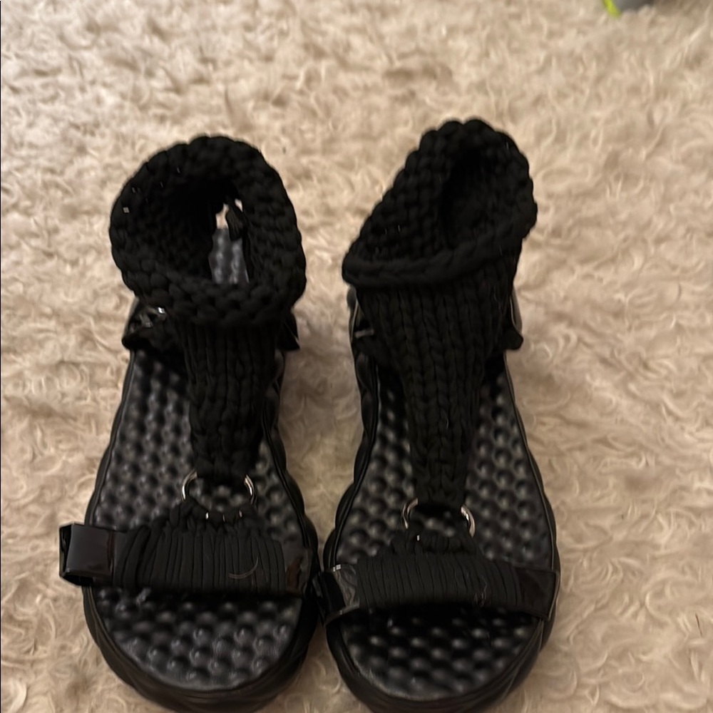 SHEIN Black Sandals with Ankle Strap and Open-Toe Design